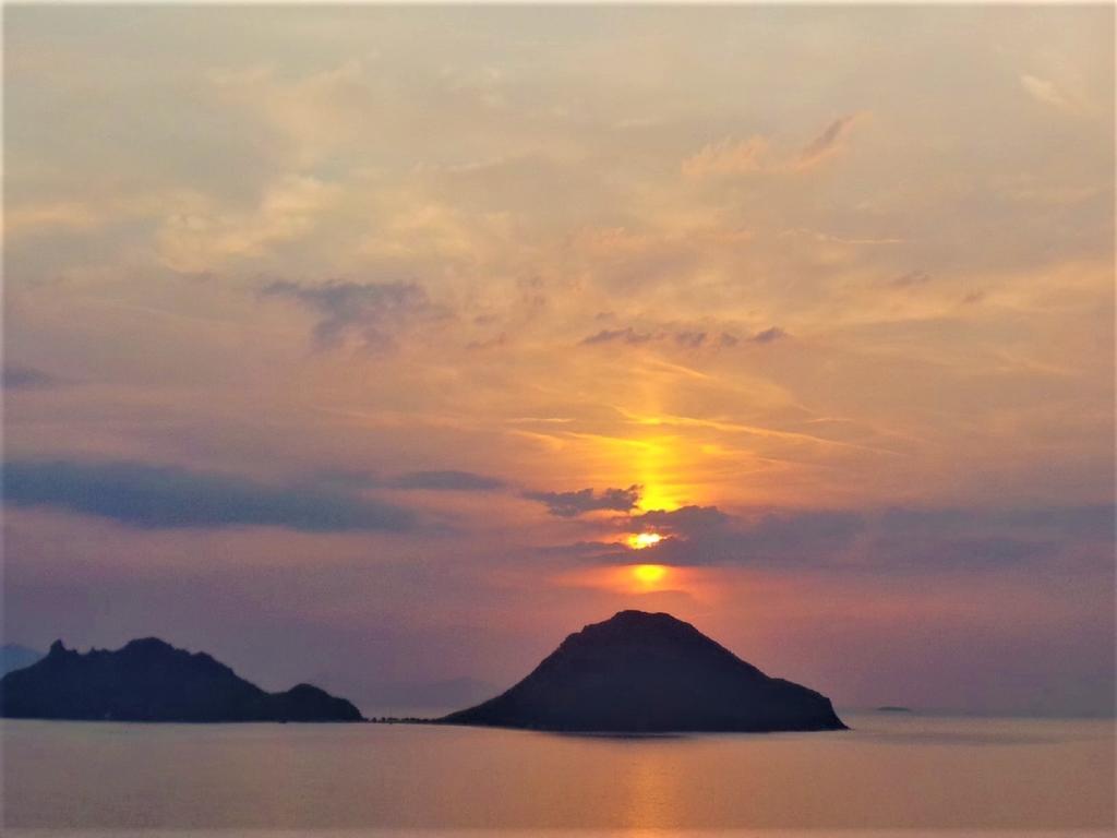 Вилла Sunset Mavi Тургутрейс Экстерьер фото