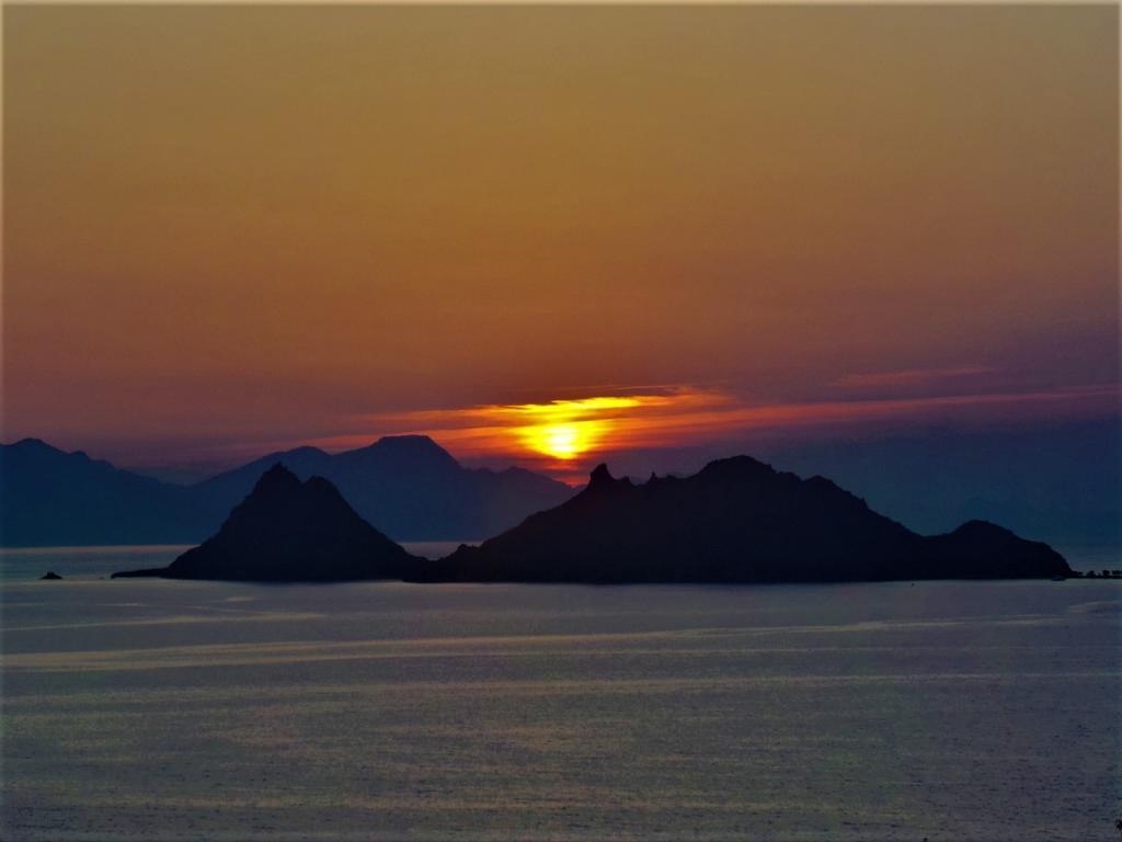 Вилла Sunset Mavi Тургутрейс Экстерьер фото